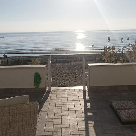 The Suite On The Beach Торваяника Экстерьер фото