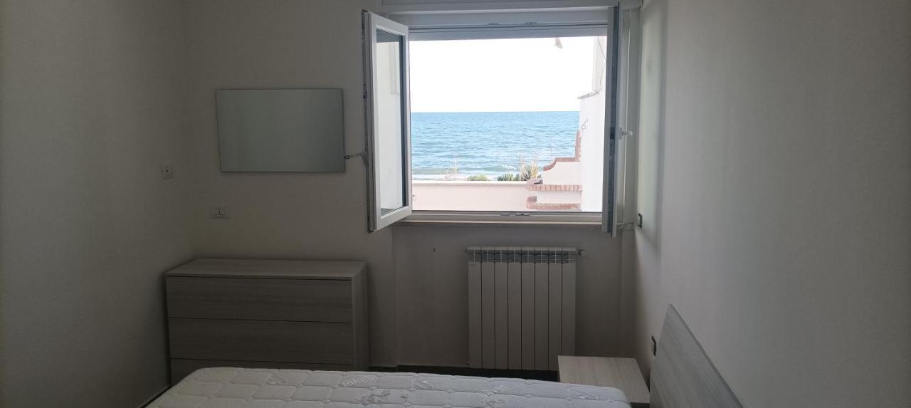 The Suite On The Beach Торваяника Экстерьер фото