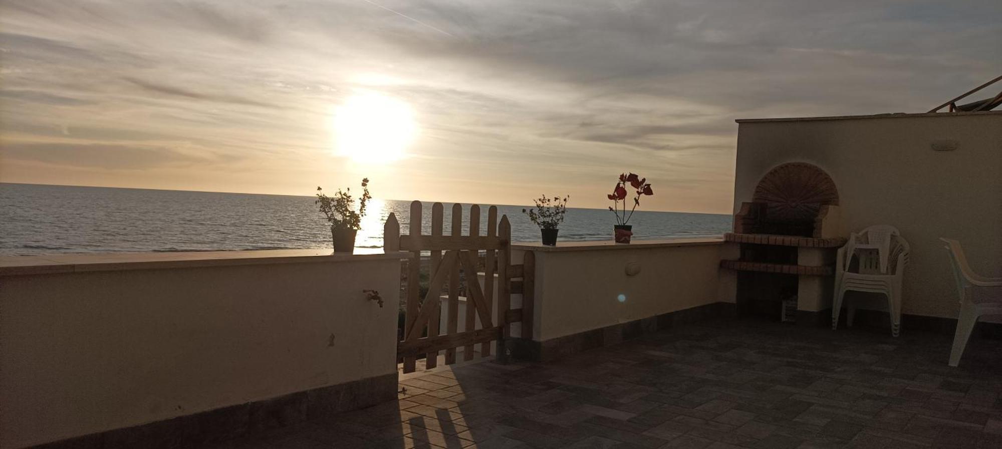 The Suite On The Beach Торваяника Экстерьер фото