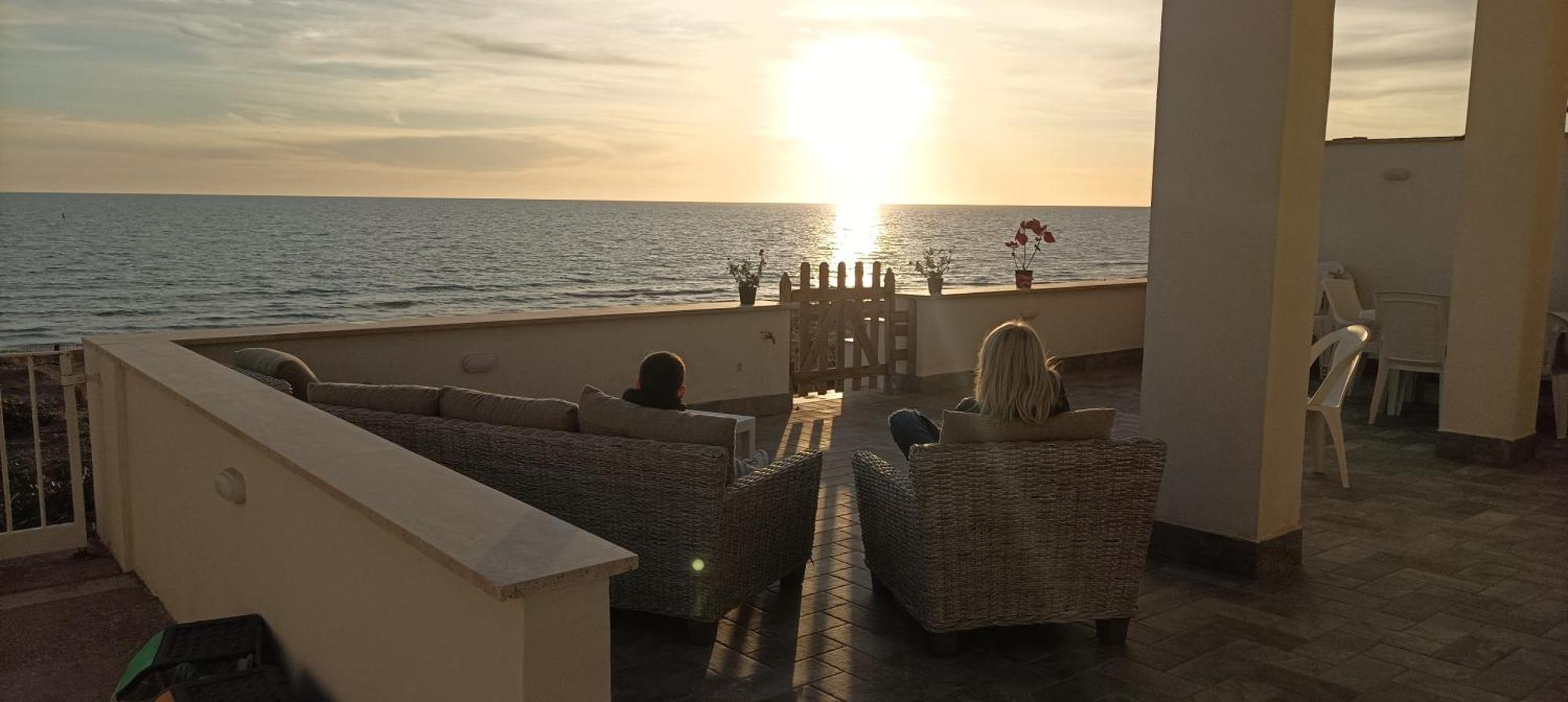 The Suite On The Beach Торваяника Экстерьер фото