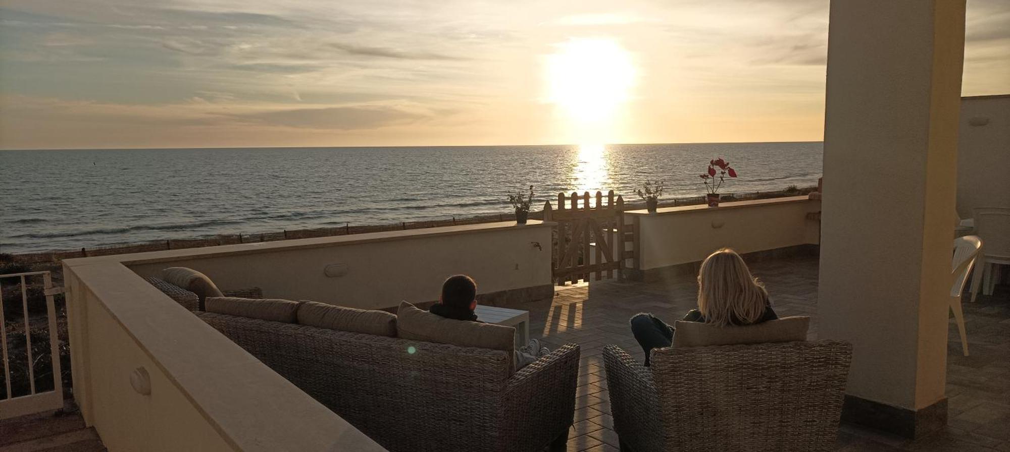 The Suite On The Beach Торваяника Экстерьер фото