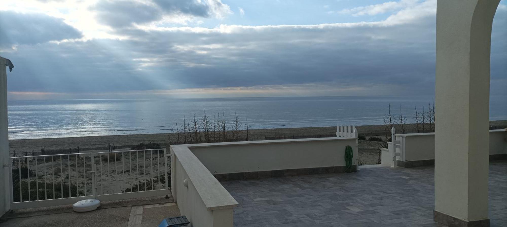 The Suite On The Beach Торваяника Экстерьер фото