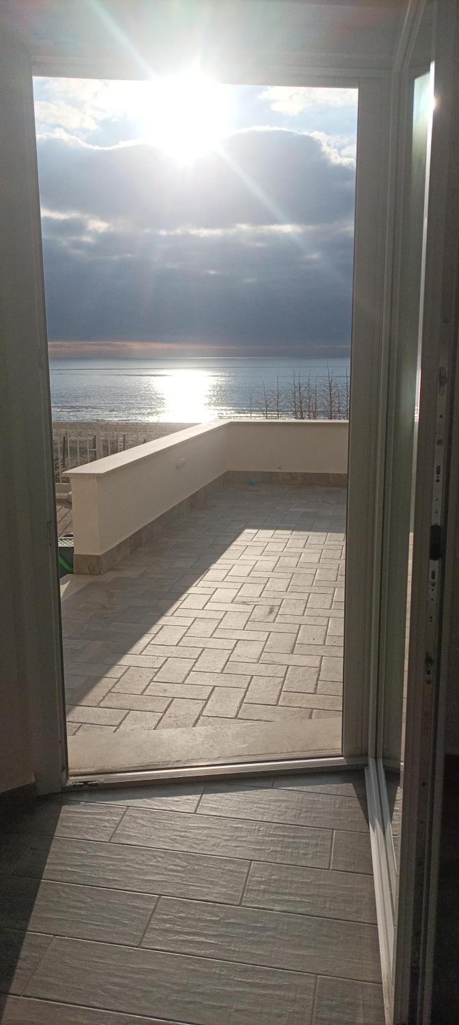 The Suite On The Beach Торваяника Экстерьер фото