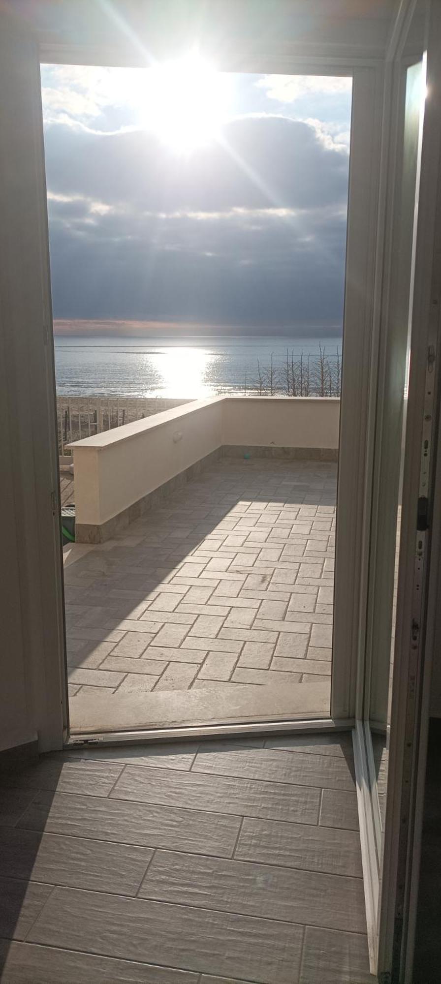 The Suite On The Beach Торваяника Экстерьер фото